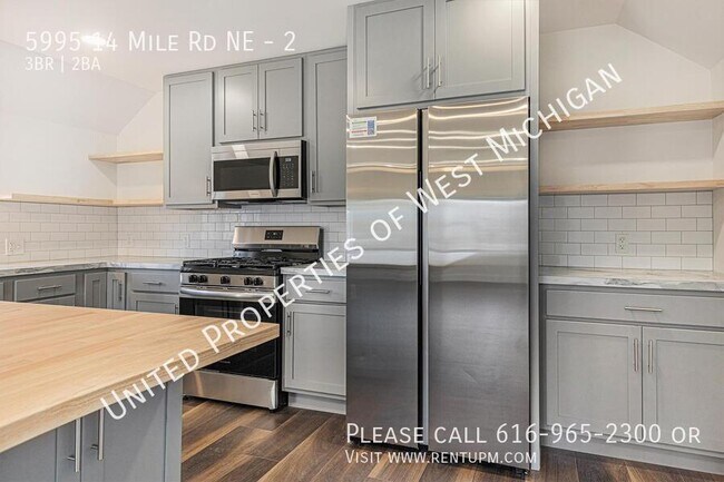 Foto del edificio - 5995 14 Mile Rd NE