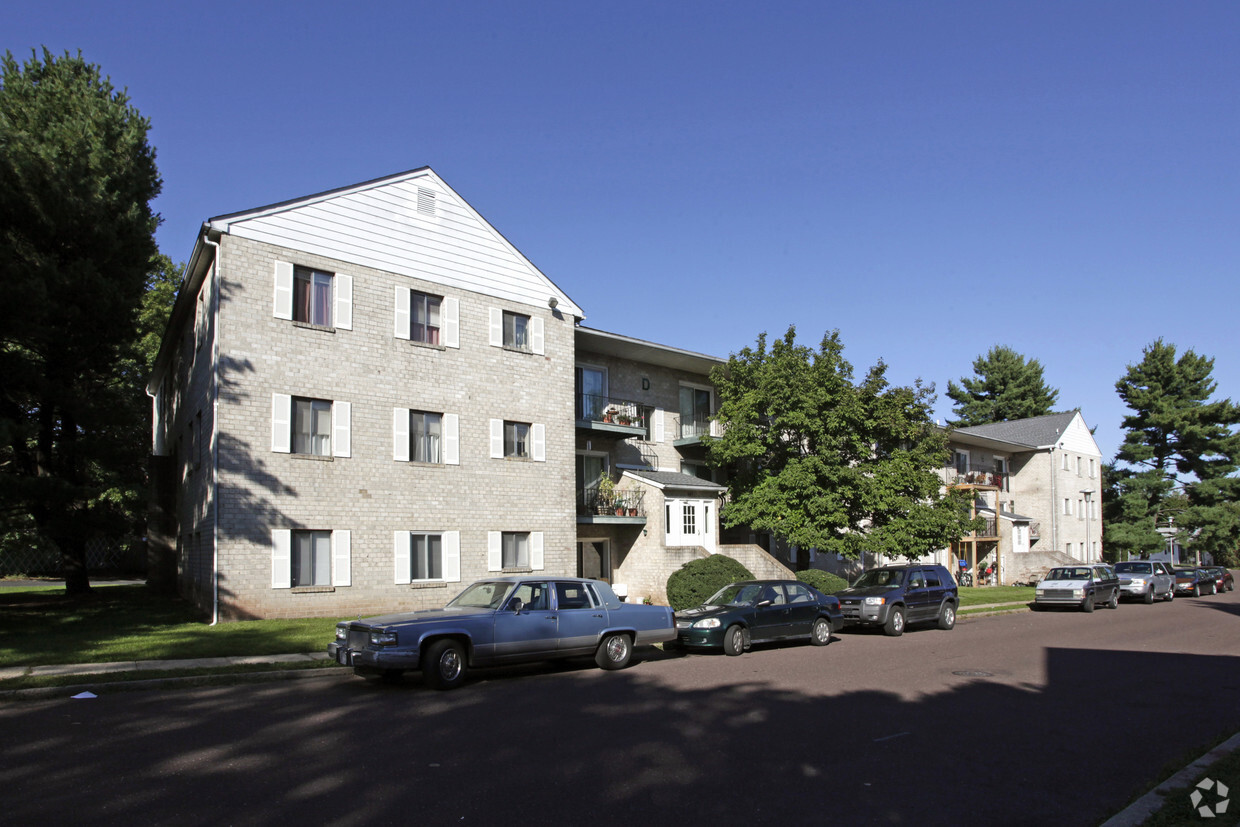 Primary Photo - Wexford Apartments