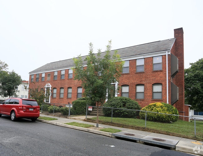 Building Photo - River East-Banneker West