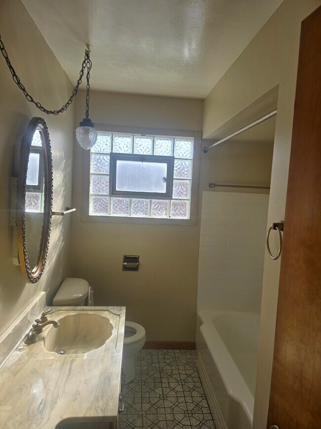 Foto del edificio - 15639 Ingleside Ave