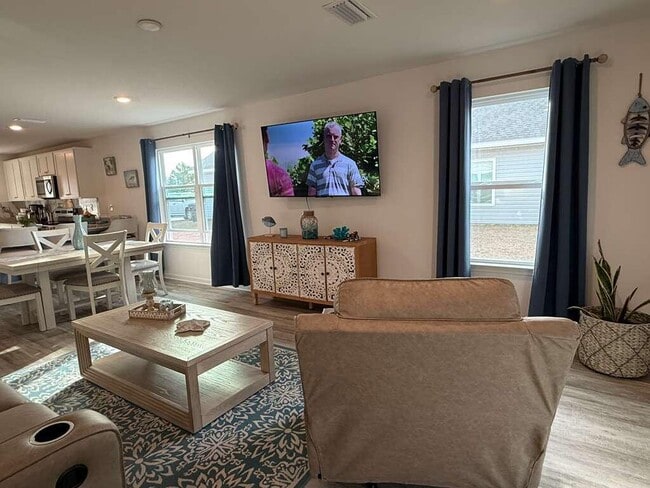 Building Photo - 128 Bluebeech St