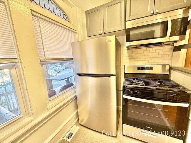 Building Photo - 236 Buckingham Pl