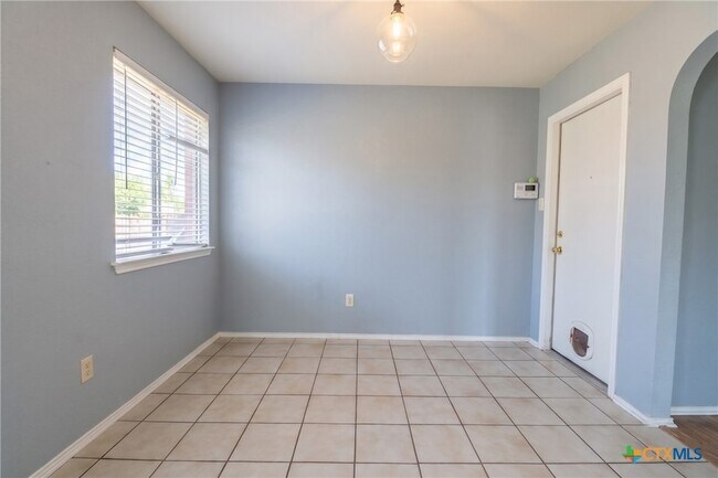 Foto del edificio - 5707 Montrose Dr