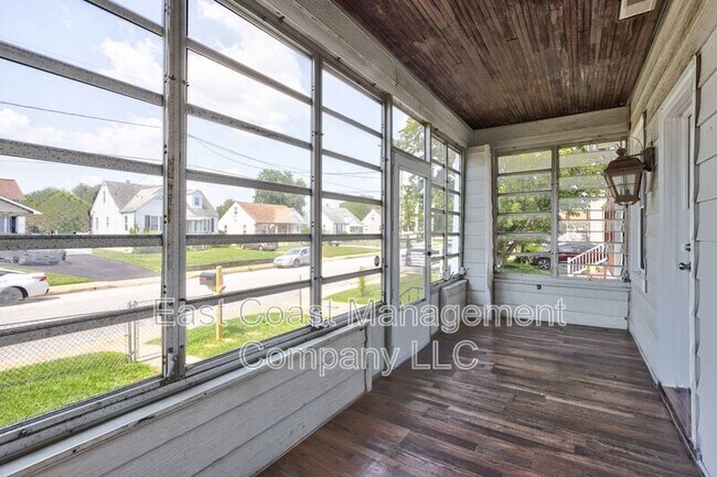 Building Photo - 323 S Taylor Ave