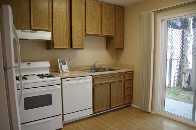 Building Photo - 1021 N Vulcan Ave
