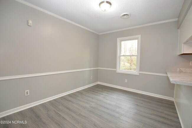 Building Photo - 307 Stillwood Dr