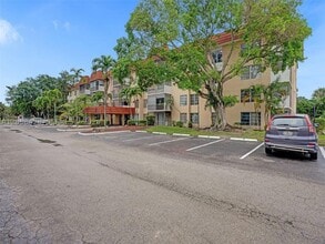 Building Photo - 4166 Inverrary Dr