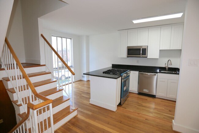 Building Photo - 861 3rd St SW