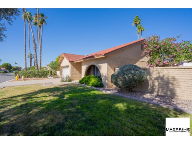 Building Photo - Thoughtful Finishes and Efficient Layout Make This Stunning 3/2 Tempe residence.