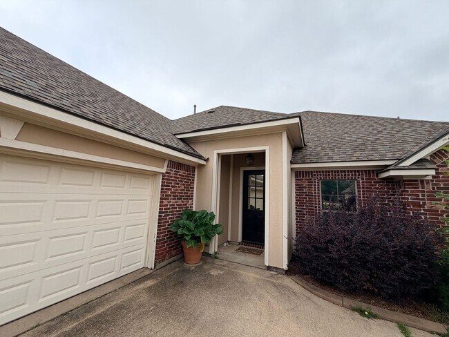 Foto del edificio - SOUTH BOSSIER CLOSE TO BARKSDALE AIR FORCE BASE...