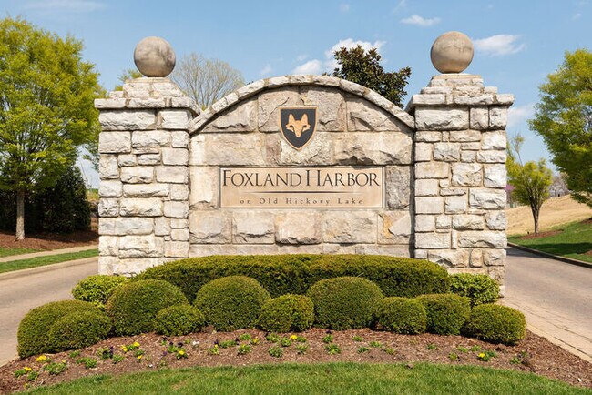 Building Photo - Lakefront Condo Available!