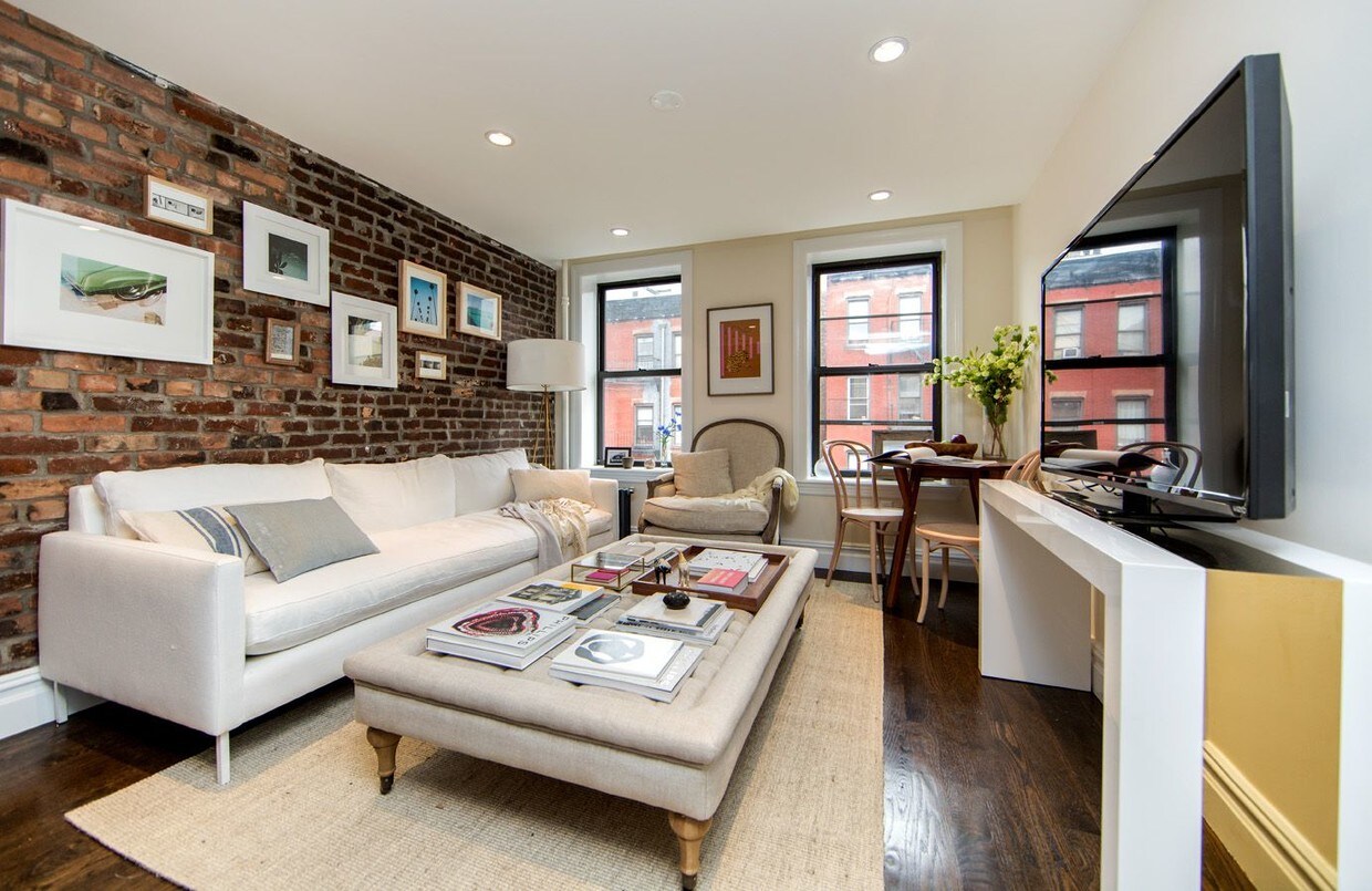 Foto principal - 402 E 11th St