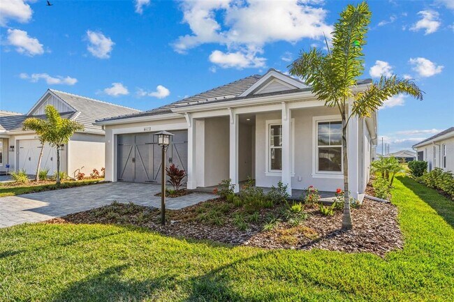 Foto del edificio - 8071 Slipway Dr