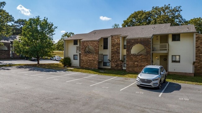 Foto del edificio - 101 Pine Forest Dr