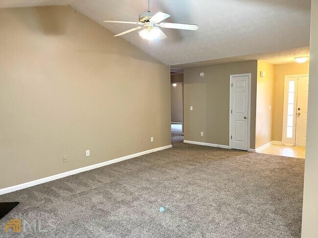 Building Photo - 400 Edgewood Dr