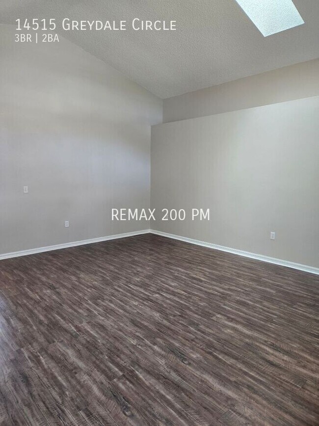 Foto del edificio - 14515 Greydale Cir
