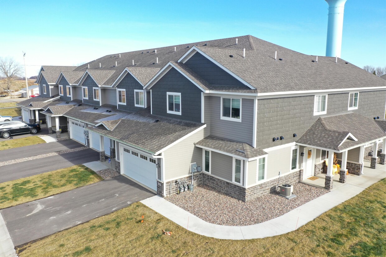 Foto principal - 686 Stone Haven Dr NE