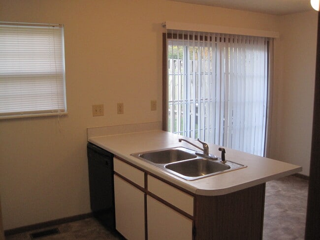 Building Photo - 123 Taylor Ave