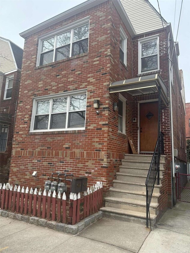 Primary Photo - 6133 Delafield Ave