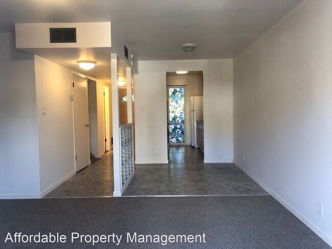 Building Photo - 37578 Glenmoor Dr
