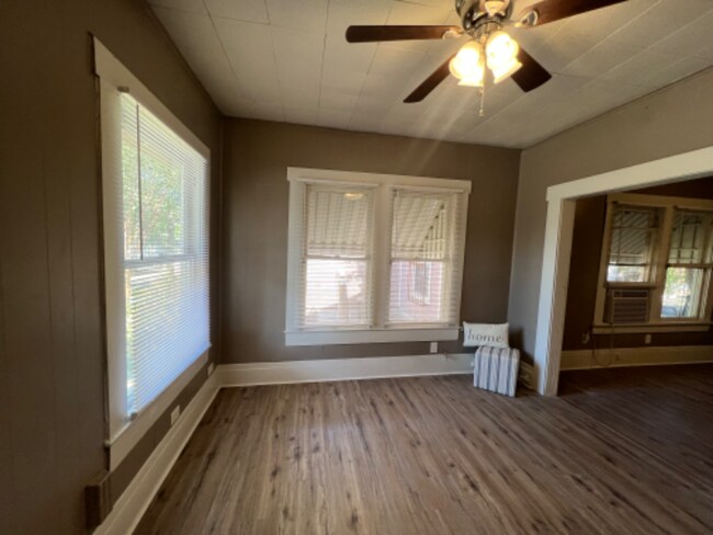 Building Photo - 521 W Ridgewood Ct