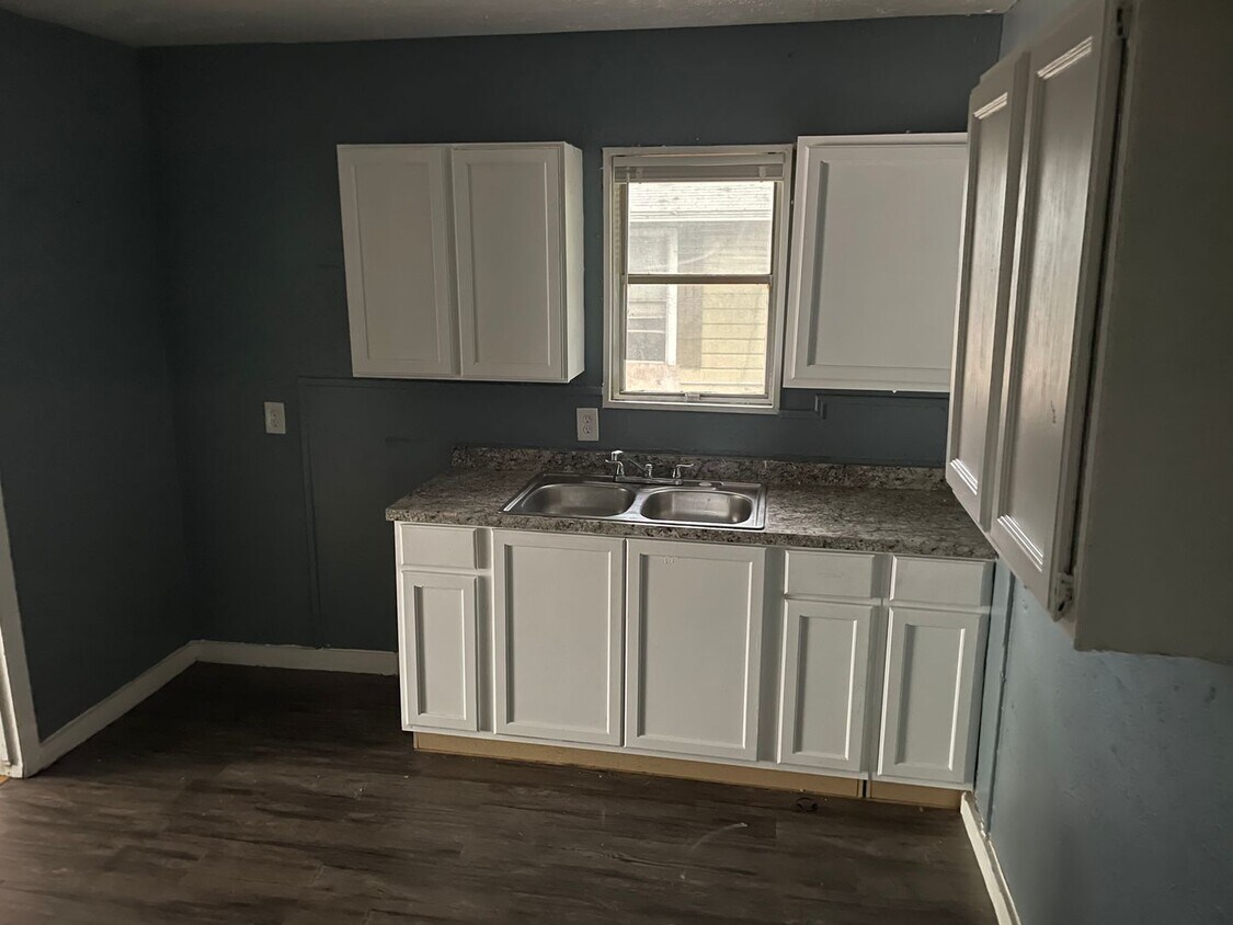 Primary Photo - 2 Bedroom 1 Bathroom South Dallas