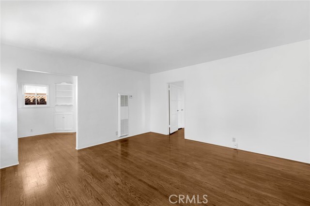 Building Photo - 1367 N Mentor Ave