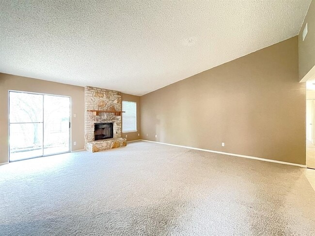 Building Photo - 12111 Saxony Ln