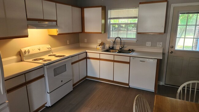Foto del edificio - 4134 Bridge Ct