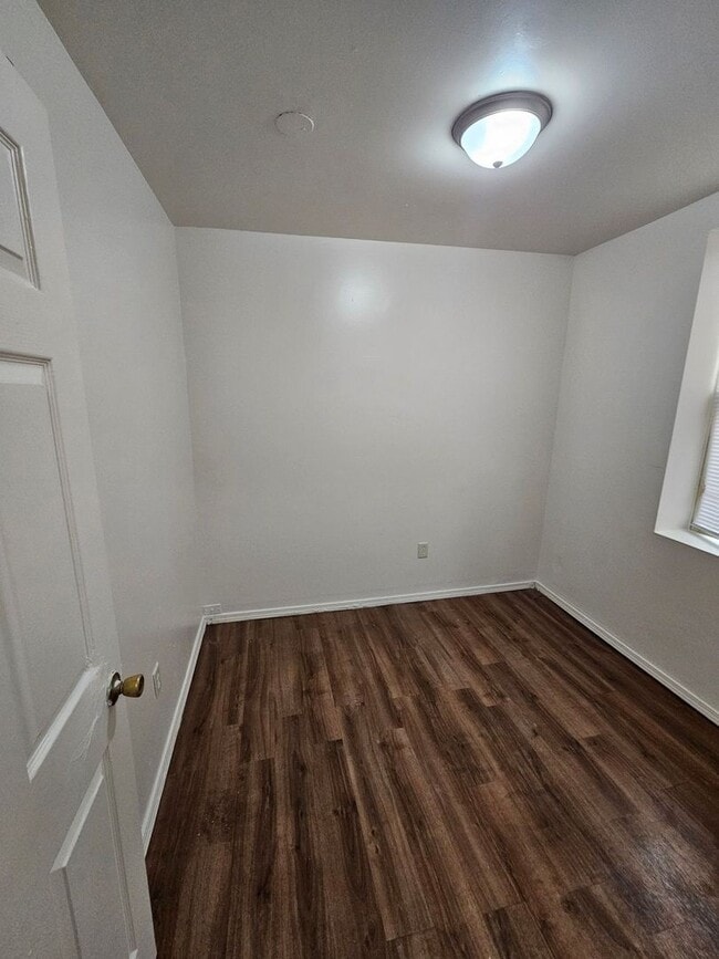 Building Photo - 2031-2033 S 15th Pl. (Duplex)