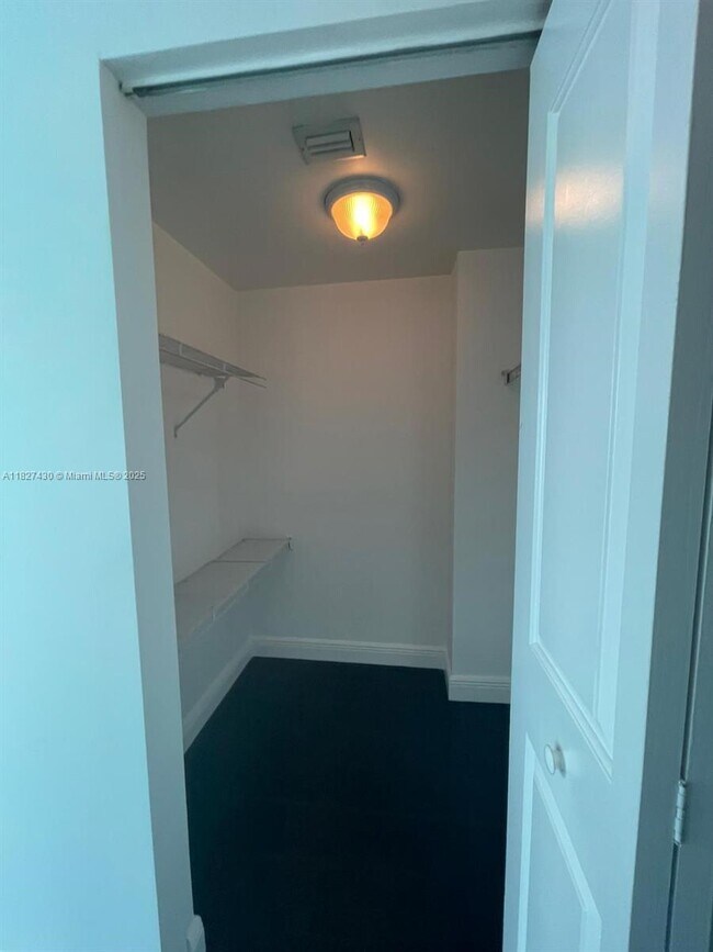 Foto del edificio - 480 NE 30th St