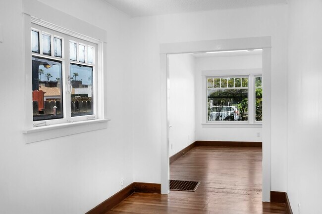 Foto del edificio - 4741 Brighton Ave
