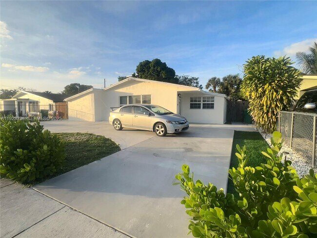 Foto del edificio - 3251 NW 18th Ct