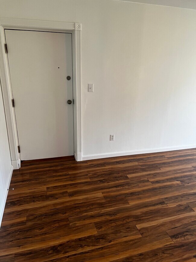 Main entry - 800 College Park Dr