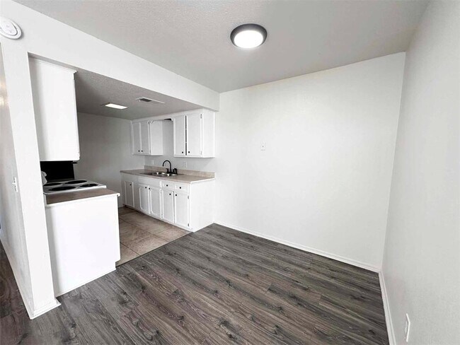 Foto del edificio - 7317 Melrose Ln