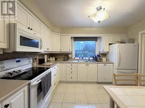 Building Photo - 2294 Wyandotte Dr