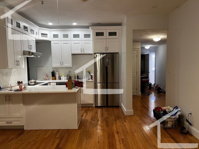 Foto del edificio - SEPT RENOVATED 3 bed at Packard's Corner! ...