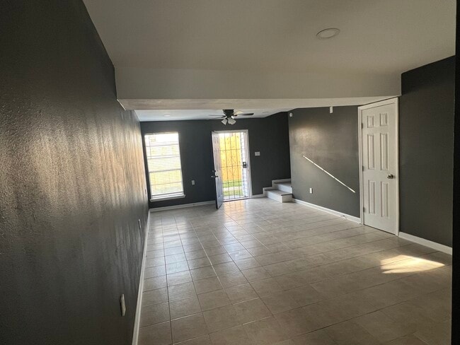 Building Photo - 520 Revere Dr