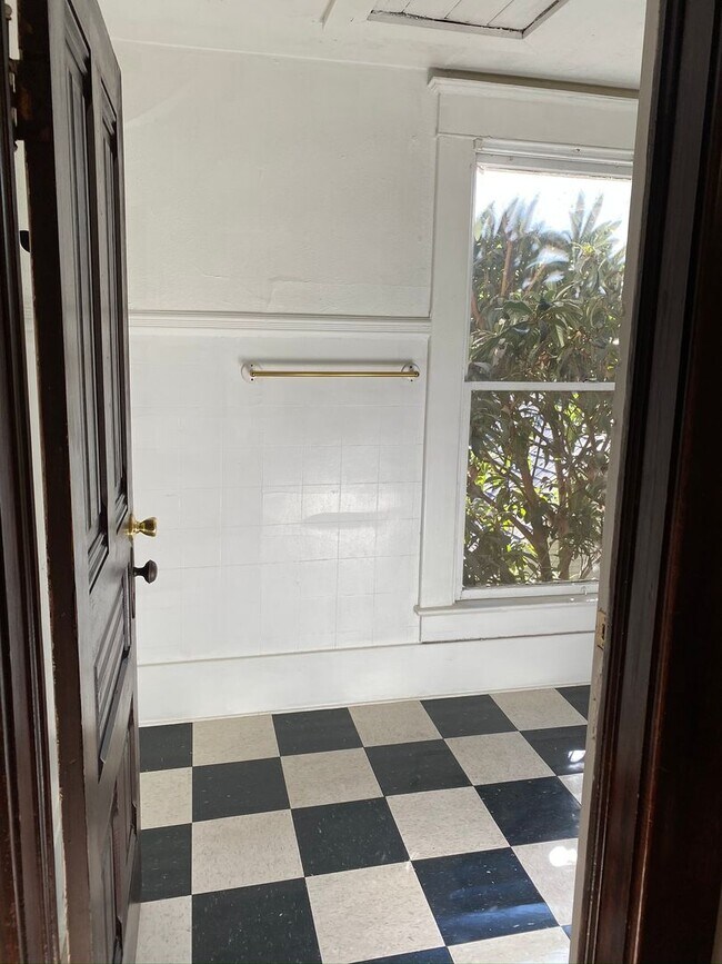 Foto del edificio - Charming 5 Bedroom, 2 Bathroom, Spacious T...