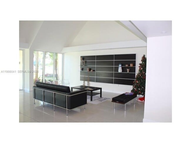 Foto del edificio - 120 Lakeview Dr