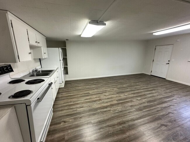 Foto del edificio - 904 Coldwater Rd