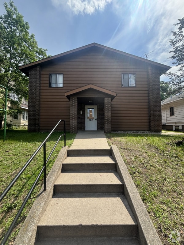 Building Photo - 822 7th Ave S