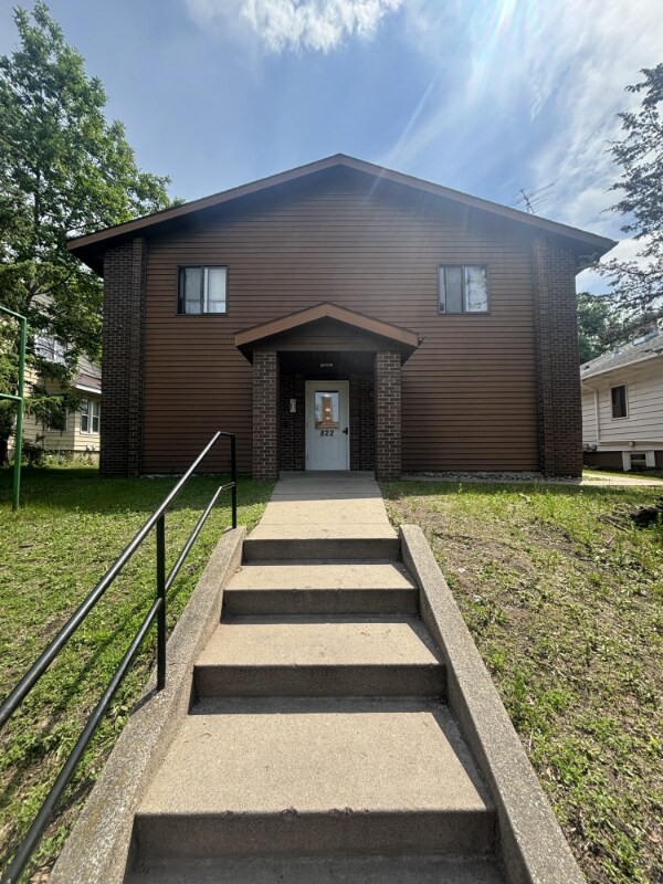 Foto principal - 822 7th Ave S