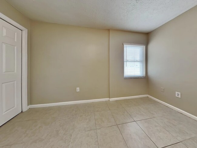 Building Photo - 26741 Magnolia Blvd