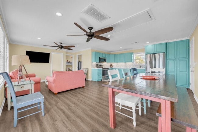 Building Photo - 610 Surf Dr