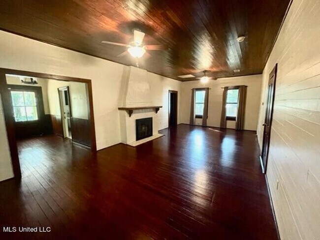 Foto del edificio - One-of-a-Kind Waterfront Rental on Fort Bayou!