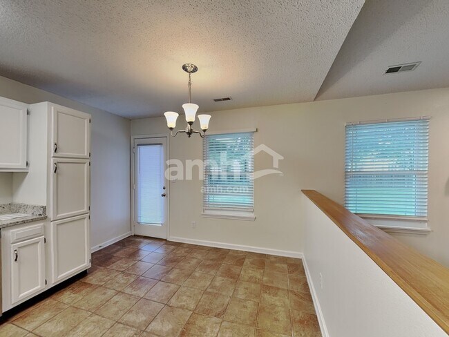 Building Photo - 528 Woodfield Cir