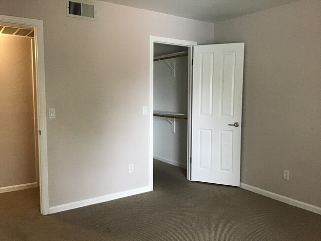 Building Photo - Cozy Tempe Condo! Close to ASU!