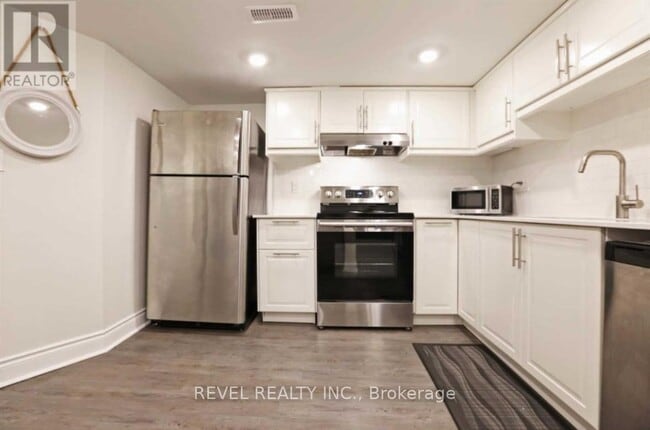Building Photo - 213 Rosedale Dr