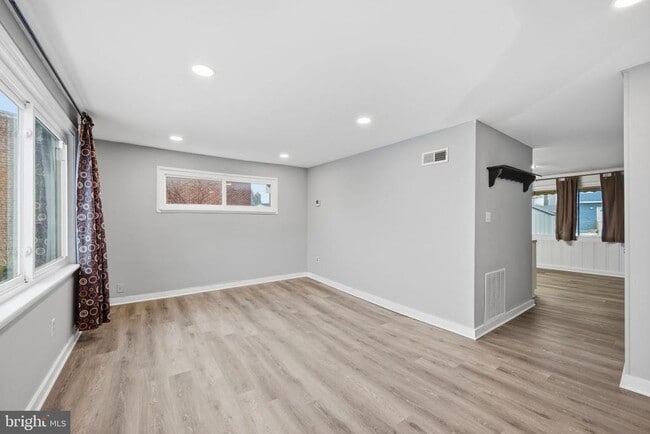 Building Photo - 7911 Bank St